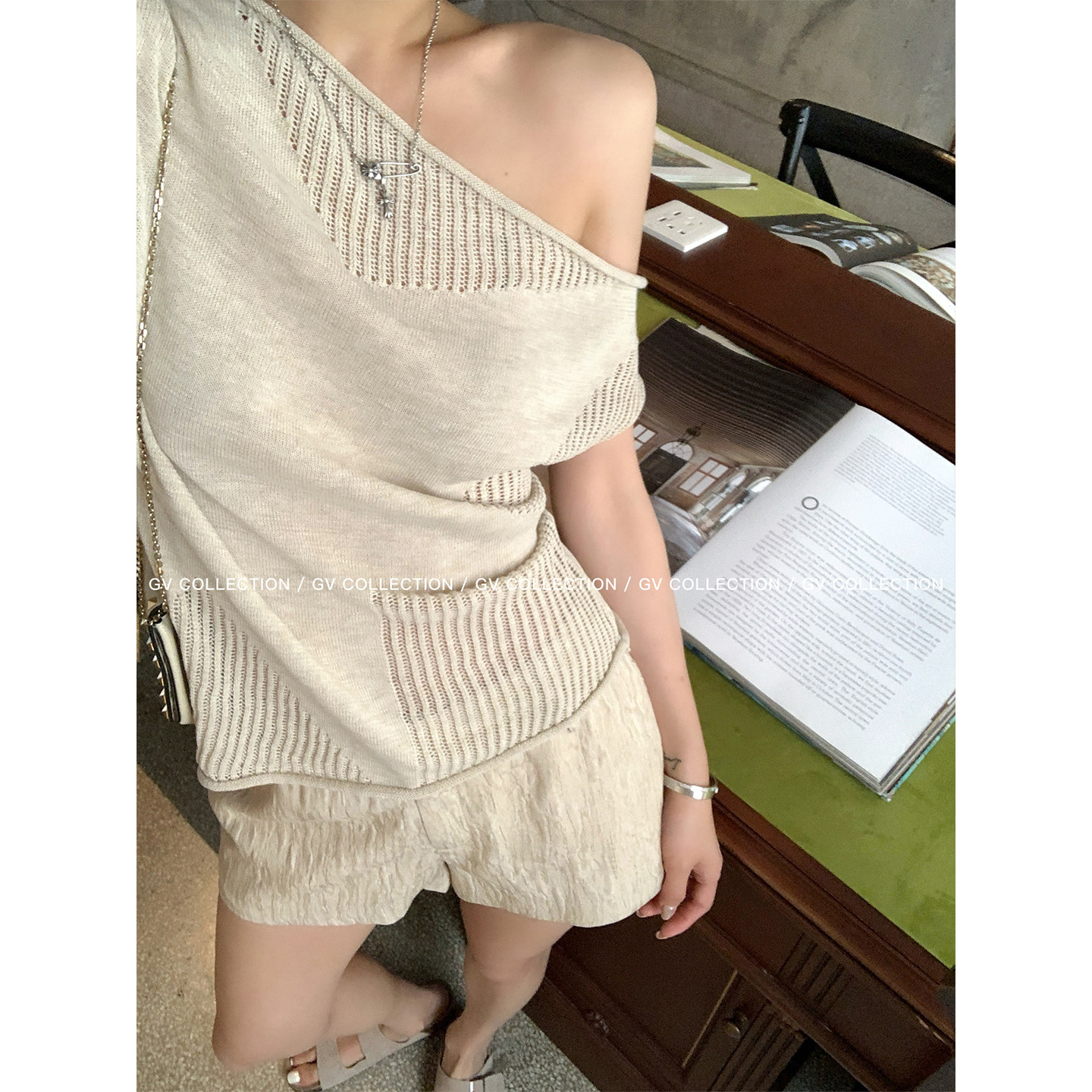 GV大白哥 松弛雅致 斜肩镂空松弛感卷边针织T恤上衣设计感女夏 - 实物图