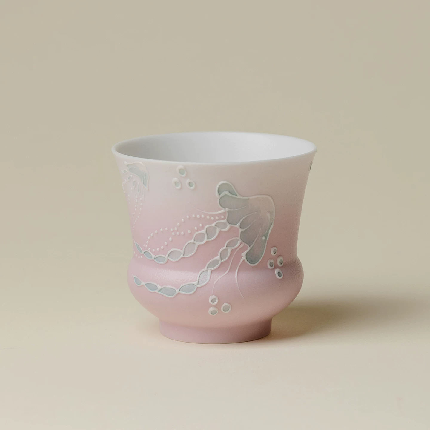 粉彩手绘水母陶瓷品茗杯
