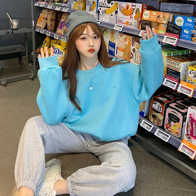 Real price shooting ~ cashmere Korean simple smiling face embroidered Crew Neck Sweater + versatile casual pants