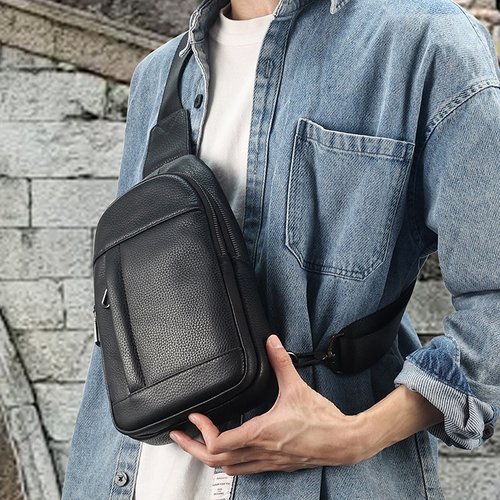 秋冬2024新款男士休闲真皮胸包户外出行斜挎包头层牛皮大容量胸前