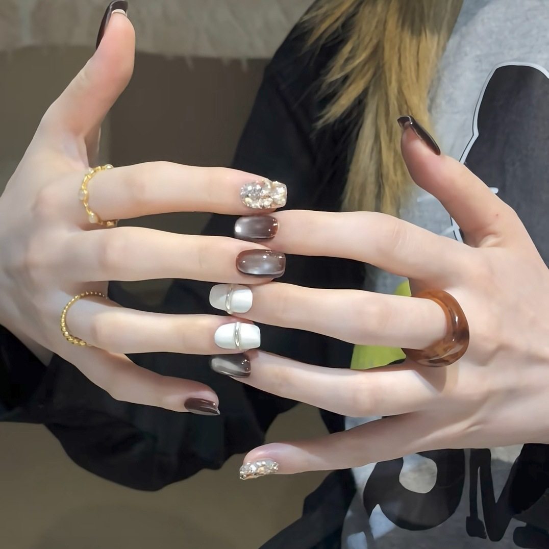 秋冬款手工穿戴甲拿铁可可气质ins假指甲贴亮片猫眼氛围显白美甲,彩妆/香水/美妆工具,穿戴甲/甲片,淘宝优惠券,粉丝福利购,淘宝优惠卷