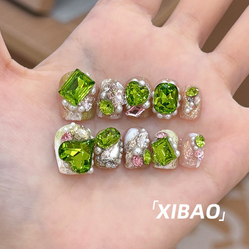 满钻穿戴甲短款高级感重工豆豆甲穿戴美甲手工定制高质量指甲贴片