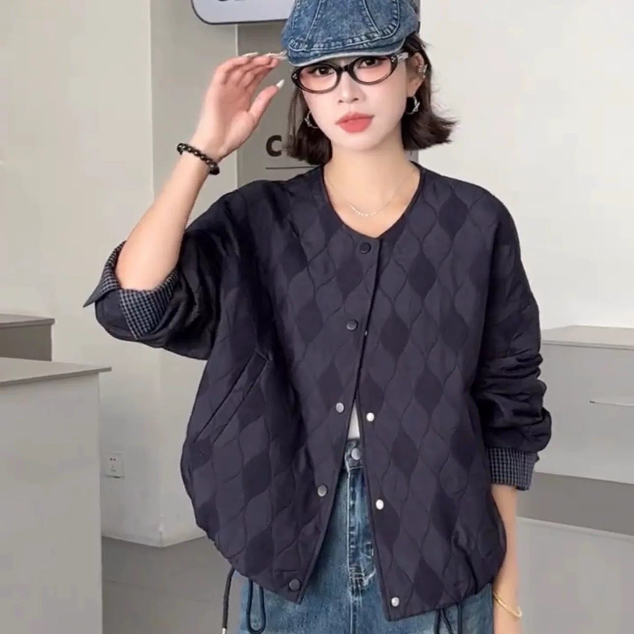【恩佳专享】设计感菱格圆领短款轻薄夹棉外套女棒球服小个子夹克
