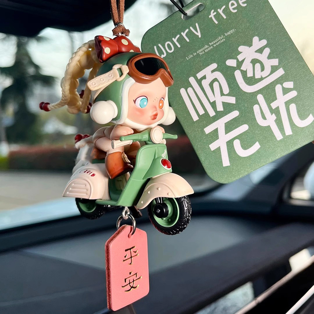 创意汽车挂件新款高端大气上档次车载挂饰后视镜香薰车内饰品女士