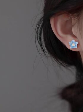 925银针山茶花耳钉女2025年新款洋气小众设计感蓝色树脂耳环耳饰