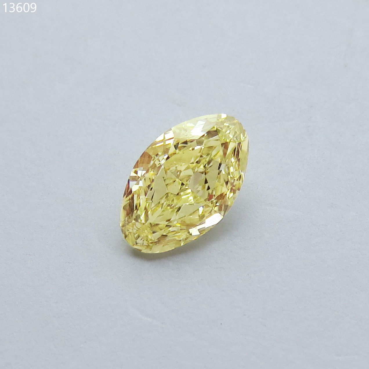 1.02 FLY SI1 椭圆淡彩黄钻彩钻GIA