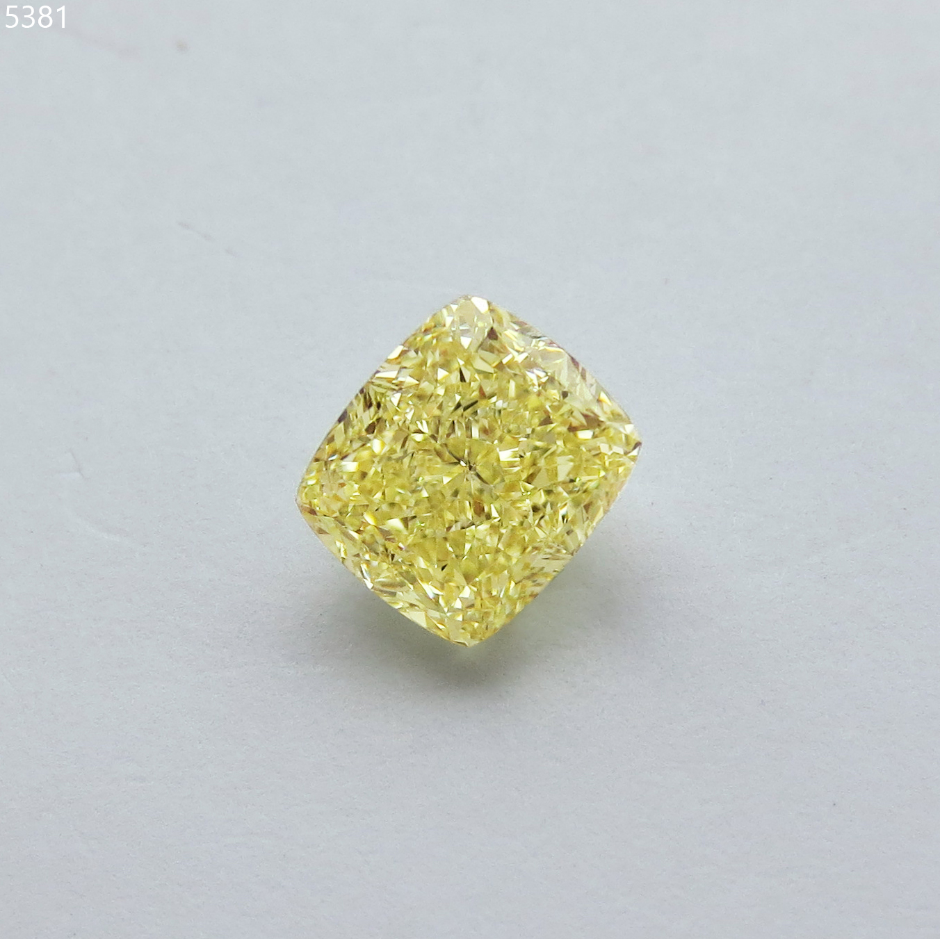 1.51 FY VS1 中彩枕切垫形黄钻fancy yellow FY GIA
