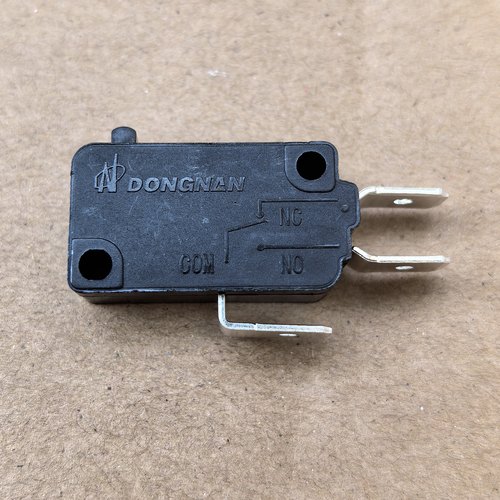 微动开关KW3A-25Z0B-A200小型自复位行程限位开关25A3脚常开按通