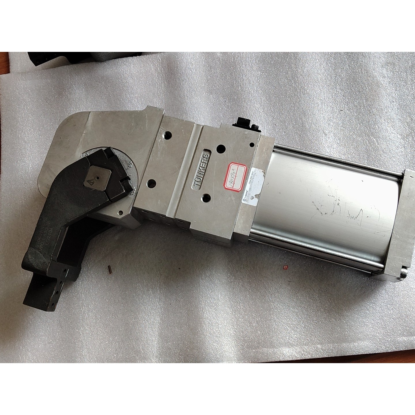 (议价)TUNKERS强力夹紧气缸,二手出售,有明显使用痕迹.功能正询价