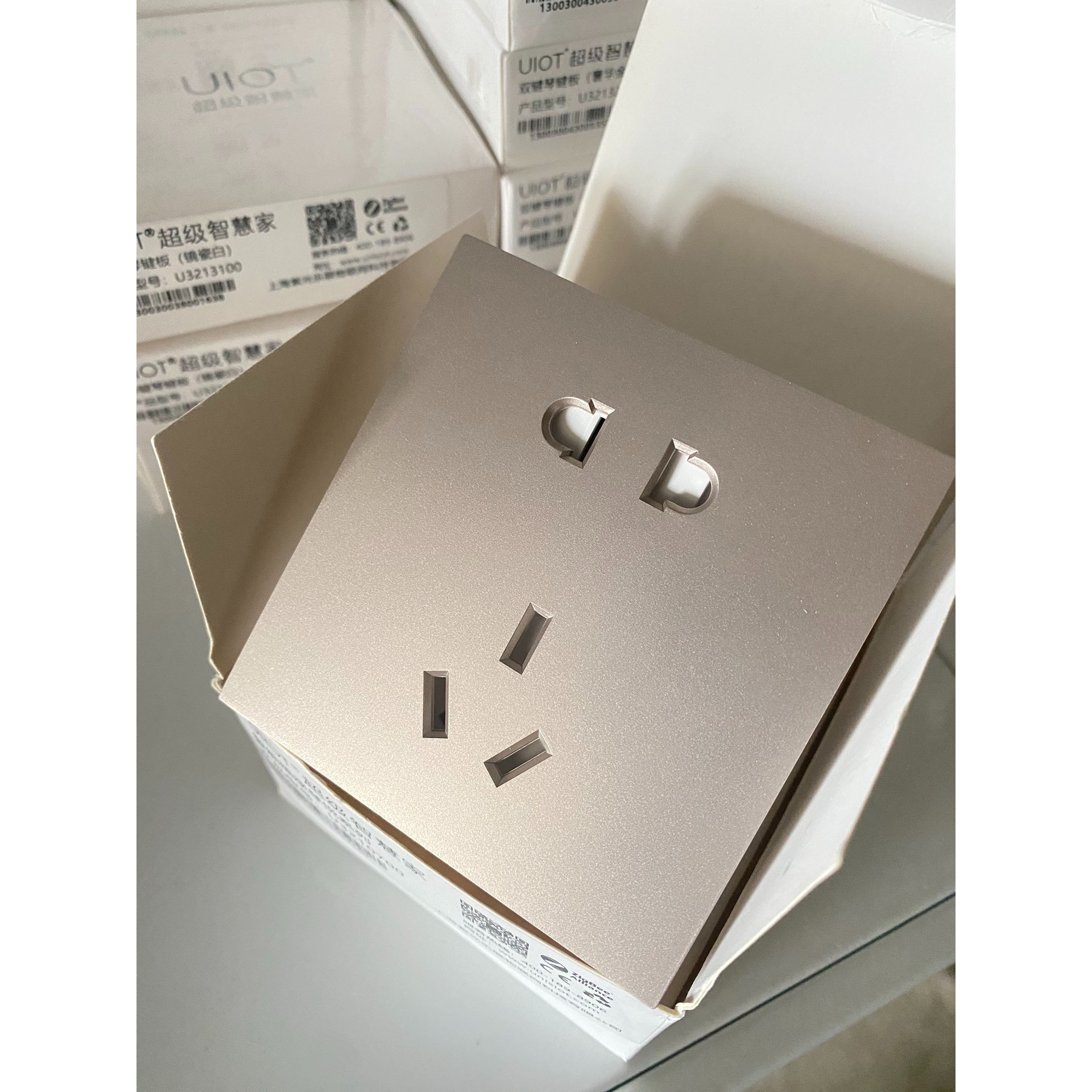 (议价)UIOT超级智慧家紫光物联五孔插座琴悦E系列颜色奢华金,询价
