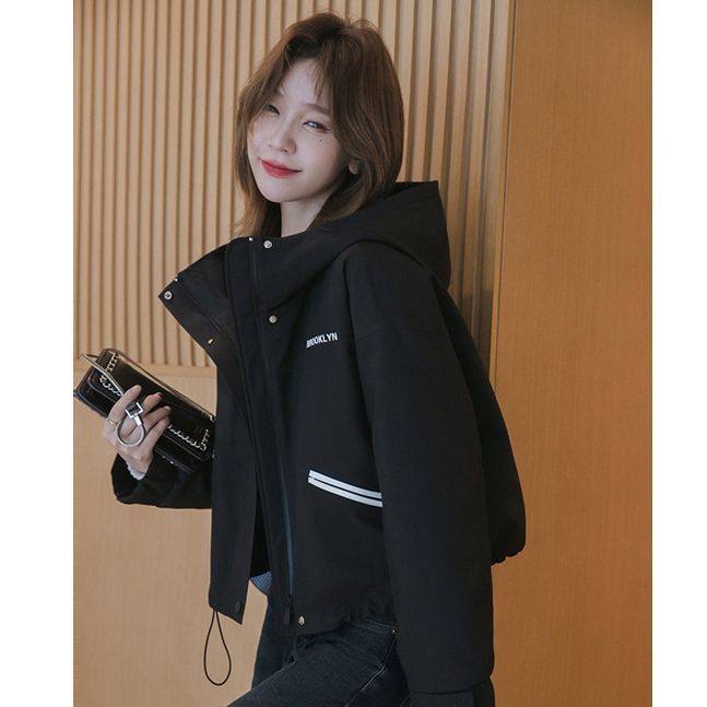 长袖连帽短外套宽松休闲减龄春秋小个子外搭上衣夹克防水冲锋衣女