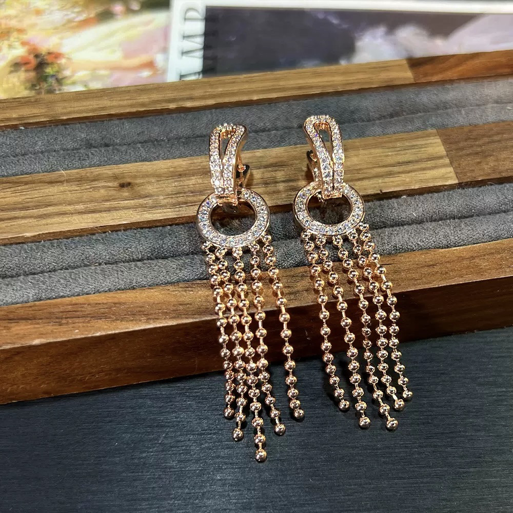 thumbnail for Elegant Garden Vintage Vintage Vintage High Sense European and American Horseshoe Tassel Two Wear Rose Stud Earrings Earrings Earrings Women
