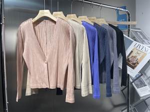 日系褶皱一粒扣经典小外套百搭显瘦常规开衫女士披肩空调衫三宅风