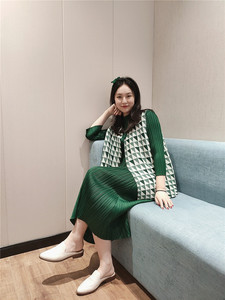 三宅风均码绿色家褶皱新品马甲 连衣裙套装高端大码显瘦气质女士