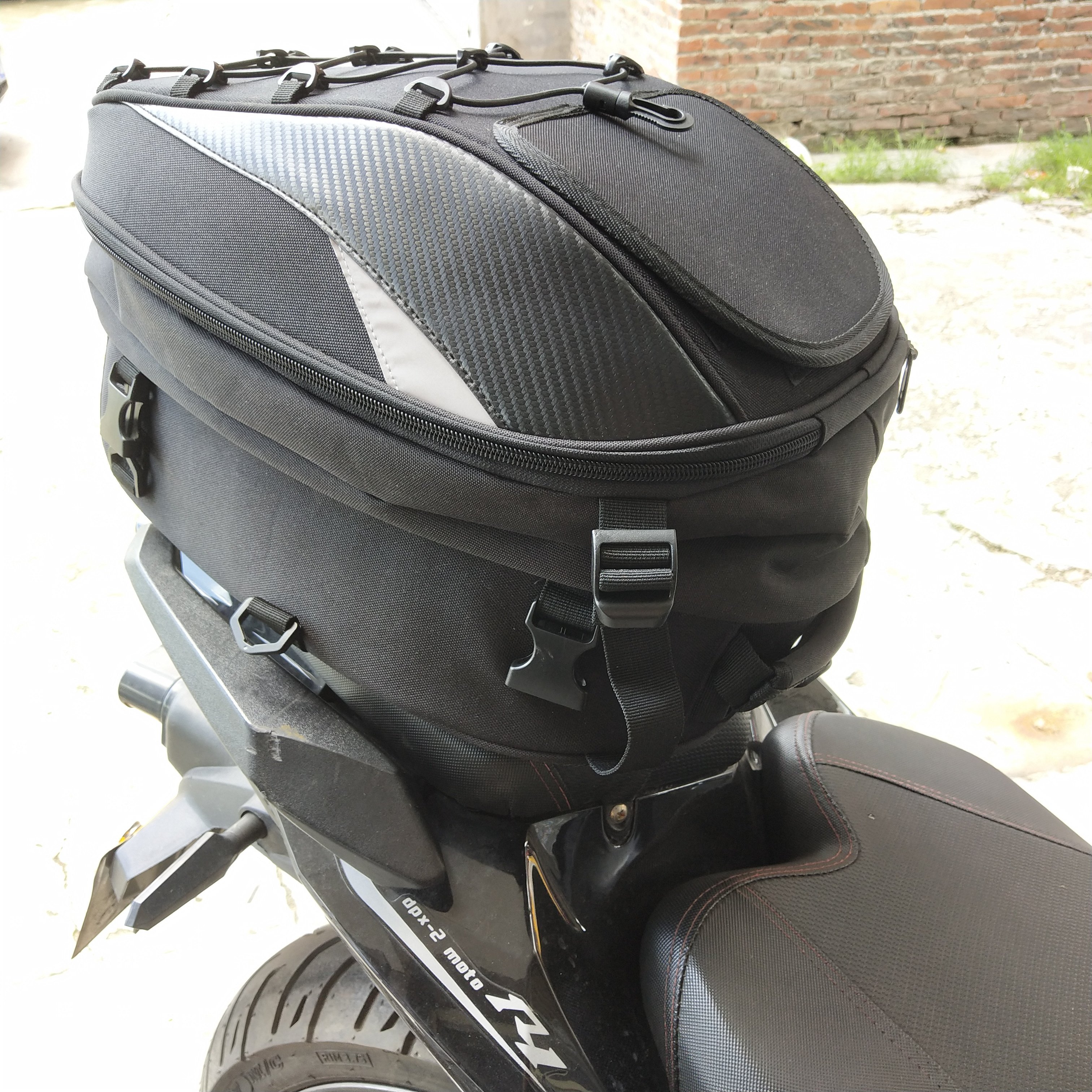 摩托车后座包大容量机车骑行头盔包双肩背包后尾车尾包小牛中箱包