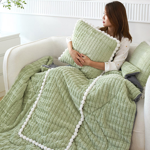 加厚保暖仿兔绒抱枕被子两用