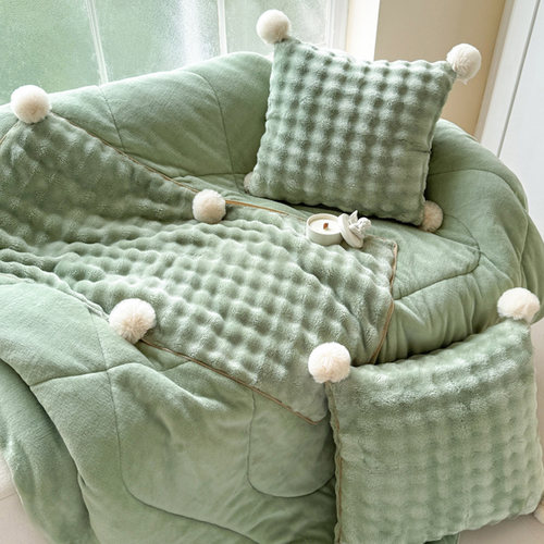 秋冬新款兔毛绒加厚抱枕被子两用