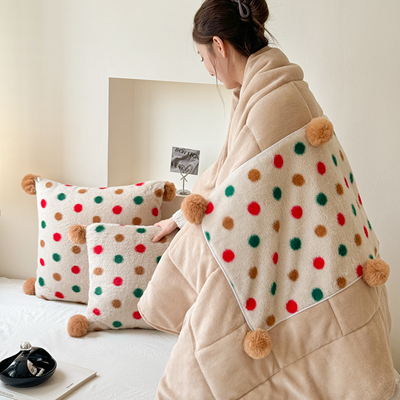 牛奶绒加厚秋冬毛球抱枕被子两用