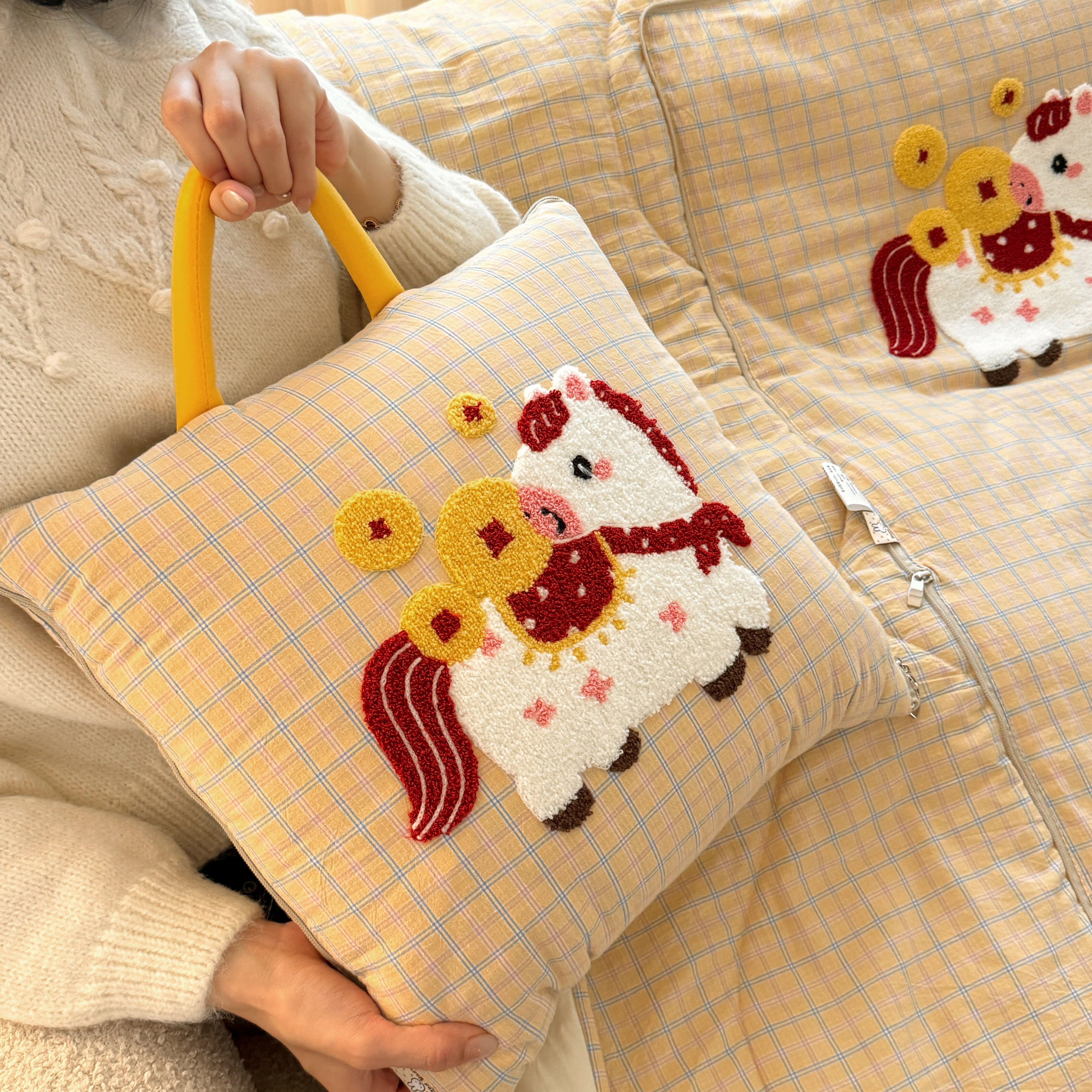 2026马年抱枕被子两用二合一全棉水洗色织午休枕头被春夏纯棉盖毯