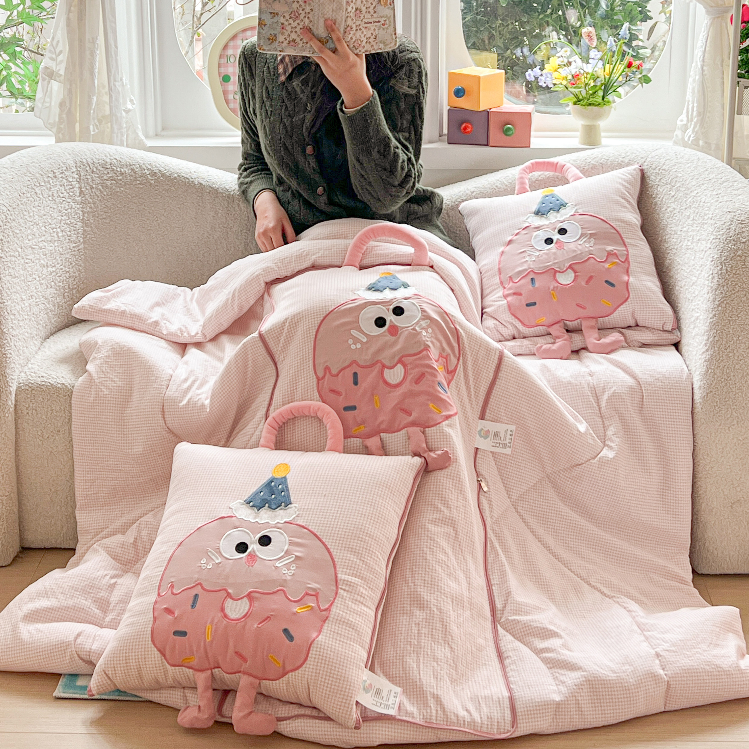 卡通折叠抱枕车用被子办公室午睡毯两用二合一四季通用靠垫空调被