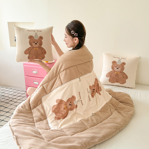 卡通印花抱枕被子两用牛奶午睡毯