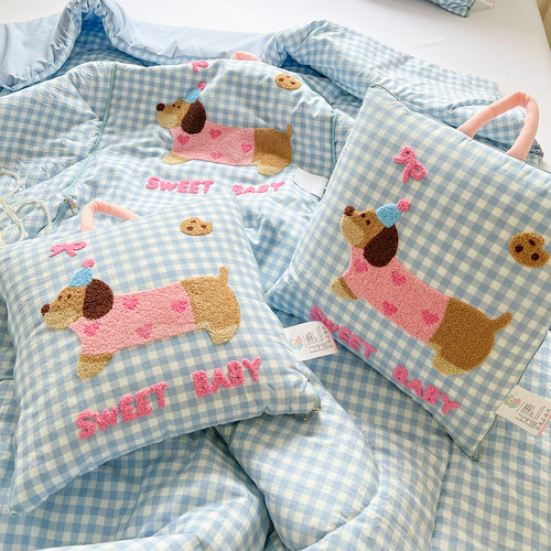 卡通腊肠狗抱枕被四季通用办公室午睡毯子可爱多功能两用汽车靠垫