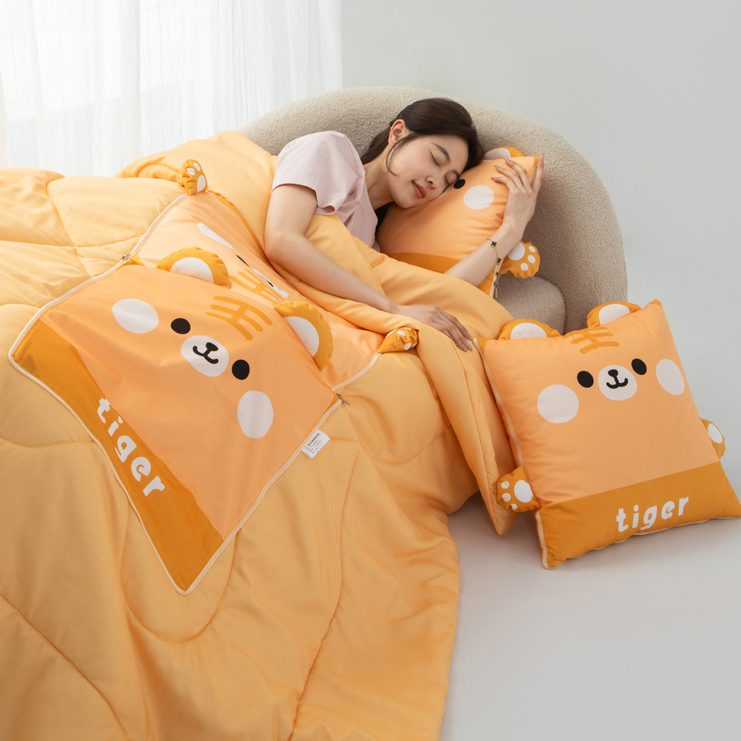 卡通抱枕被子两用午睡毯多功能办公室车载靠垫空调夏凉被四季通用