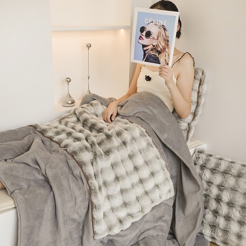纯色加厚兔绒抱枕被子两用