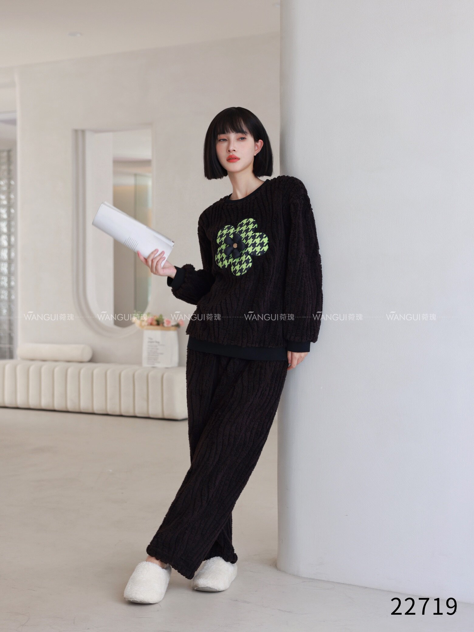 睡衣冬季女珊瑚绒新款大花冬天法兰绒秋冬款可外穿家居服套装