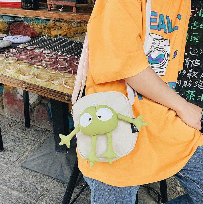 日系原宿包包女包2019新款潮百搭可愛玩偶帆布單肩布包斜挎小包女在類目 箱包皮具/熱銷女包/男包, 女士包袋中 - 來自Buy2taobao.com提供專業的淘寶代購服務