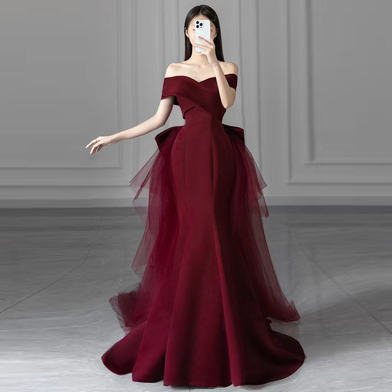 一字肩新娘敬酒服酒红色鱼尾轻奢高端婚纱礼服年会主持艺考演出服