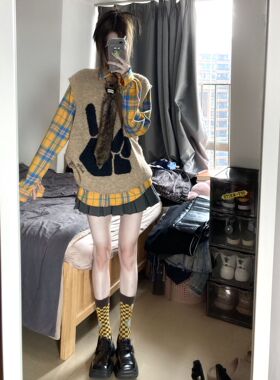 学院风套装女秋冬新款高级感慵懒针织马甲背心格子衬衫流行两件套