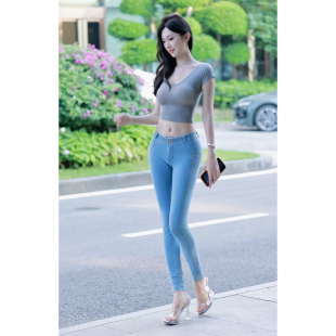时尚高腰牛仔裤铅笔裤修身显瘦常规版型展现女性优雅身姿