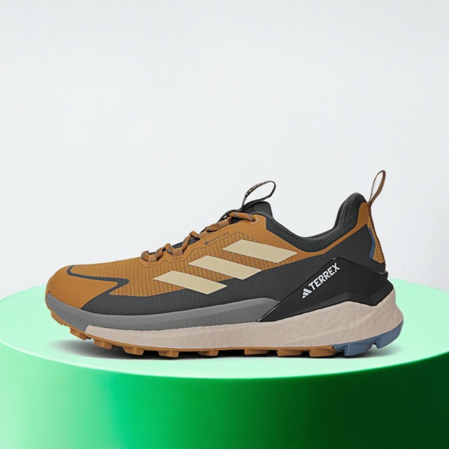 阿迪达斯2025春男鞋户外越野鞋