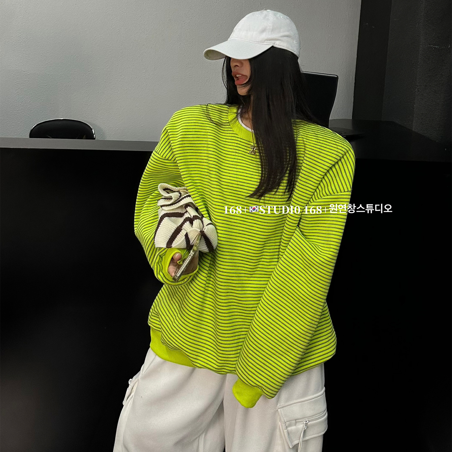 荧光绿圆领套头卫衣外套女秋冬加厚2025新款爆款宽松韩版大码上衣