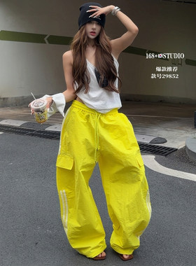 高街潮牌侧边条纹工装裤女2026新款宽松显瘦阔腿休闲荧光绿运动裤