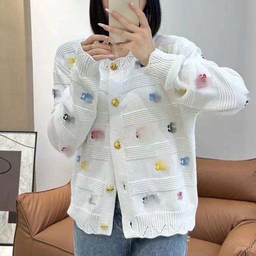 2024秋冬新款凯旋门满身刺绣彩色logo针织圆领长袖开衫毛衣外套女图片