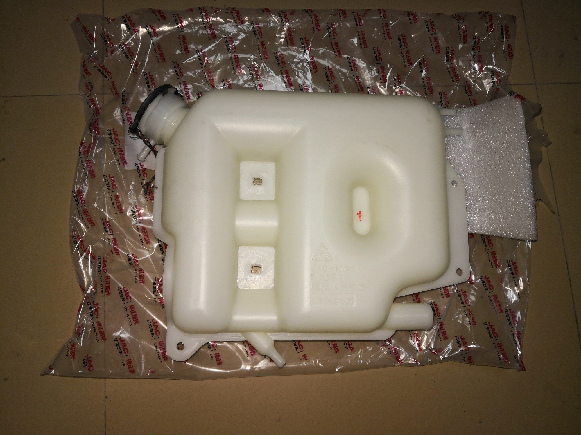 适用江淮货车配件帅铃h330q6骏铃v6v8e6康铃j5j6副水箱备用小水箱