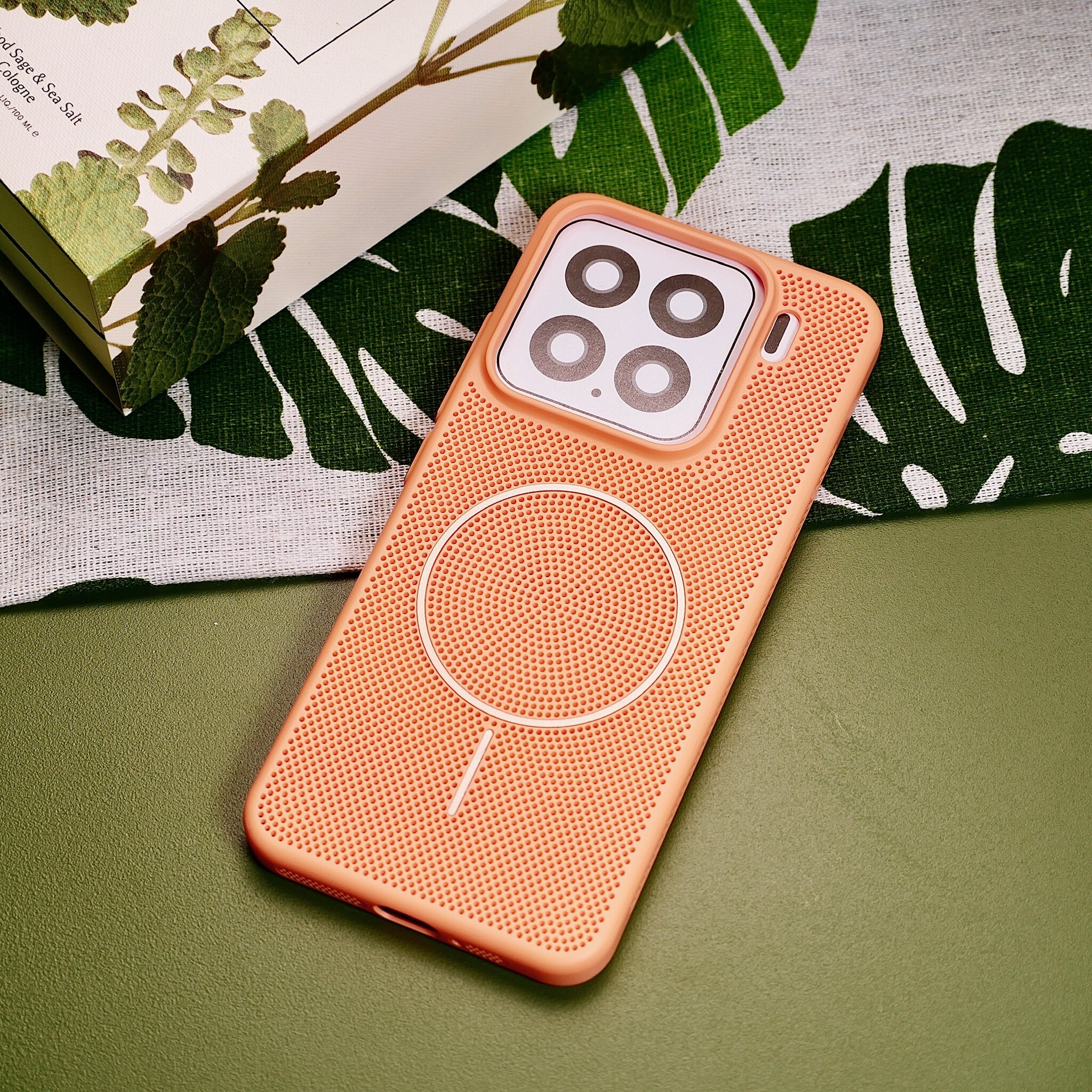 适用于小米15手机壳14高级感14pro超薄镂空15pro女款个性小米17多巴胺透气17pro散热蜂窝磁吸简约防摔保护套