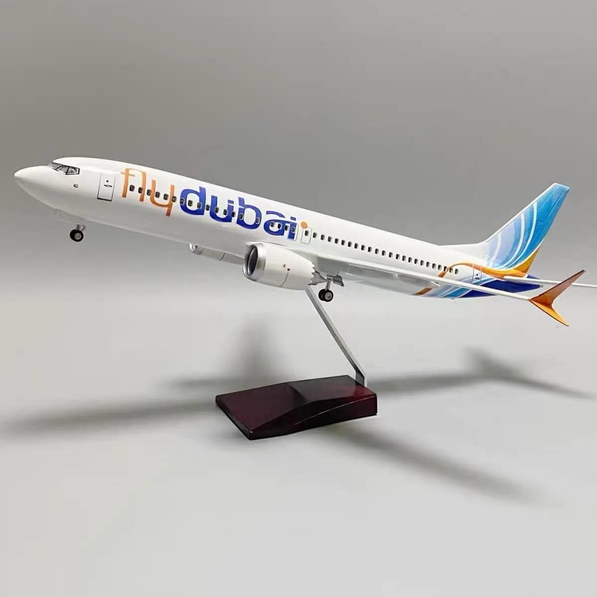 迪拜航空波音B737MAX感应LED灯仿真轮子塑料静态观赏飞机模型合金