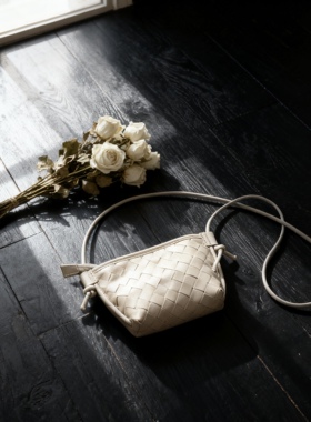 Mest Beads/新款垃圾包女斜挎包小方包百搭质感编织纹软皮单肩包