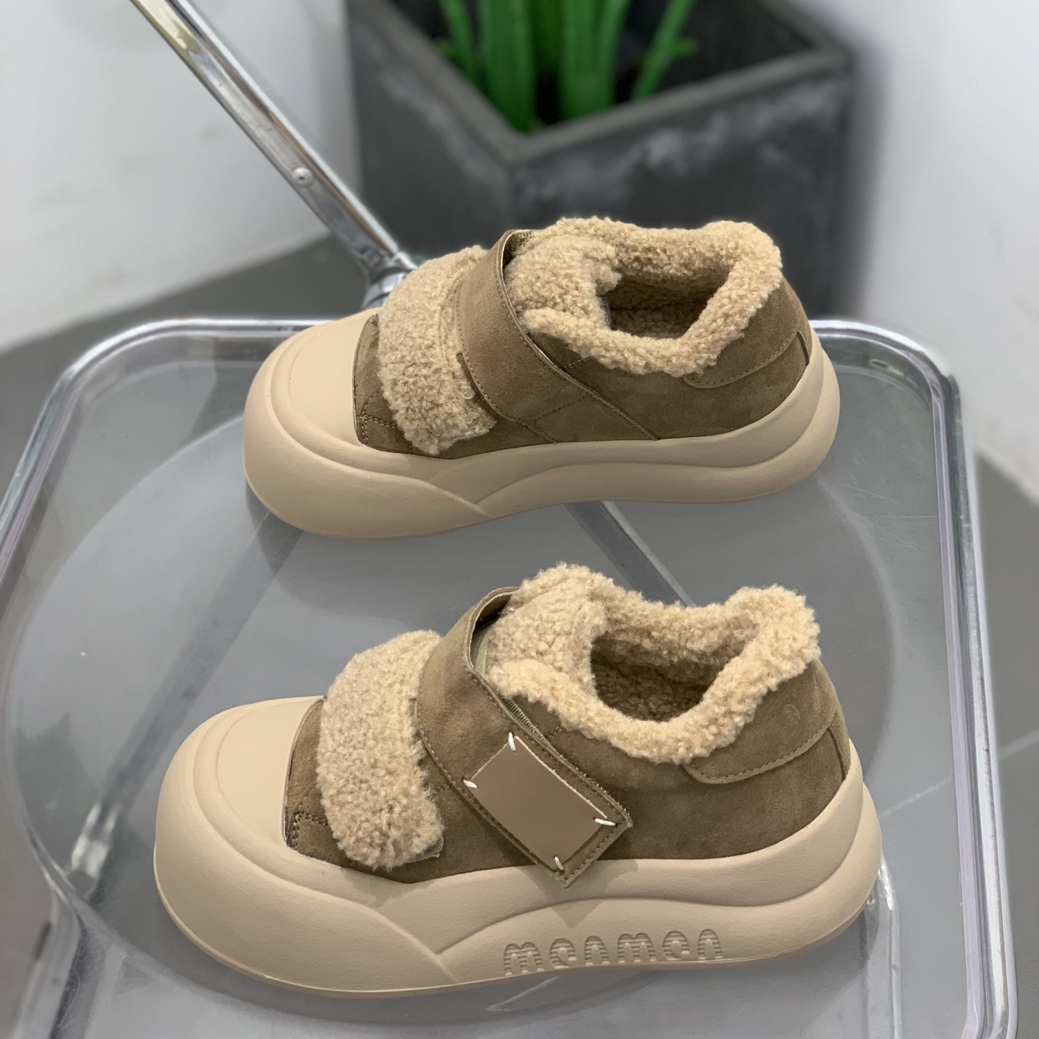 雪地靴女冬季真皮魔术贴百搭复古