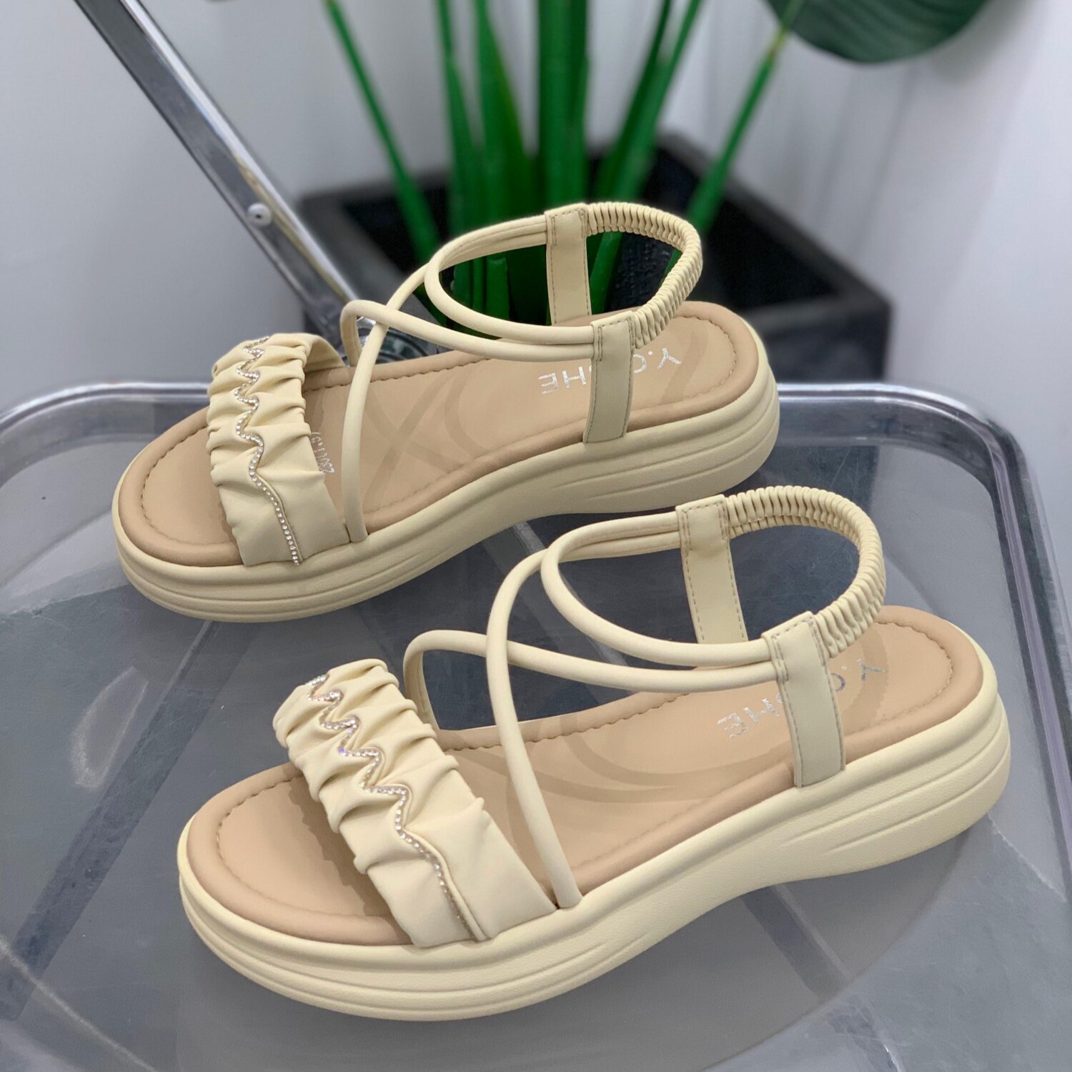 时尚厚底露趾凉鞋女松紧带罗马鞋