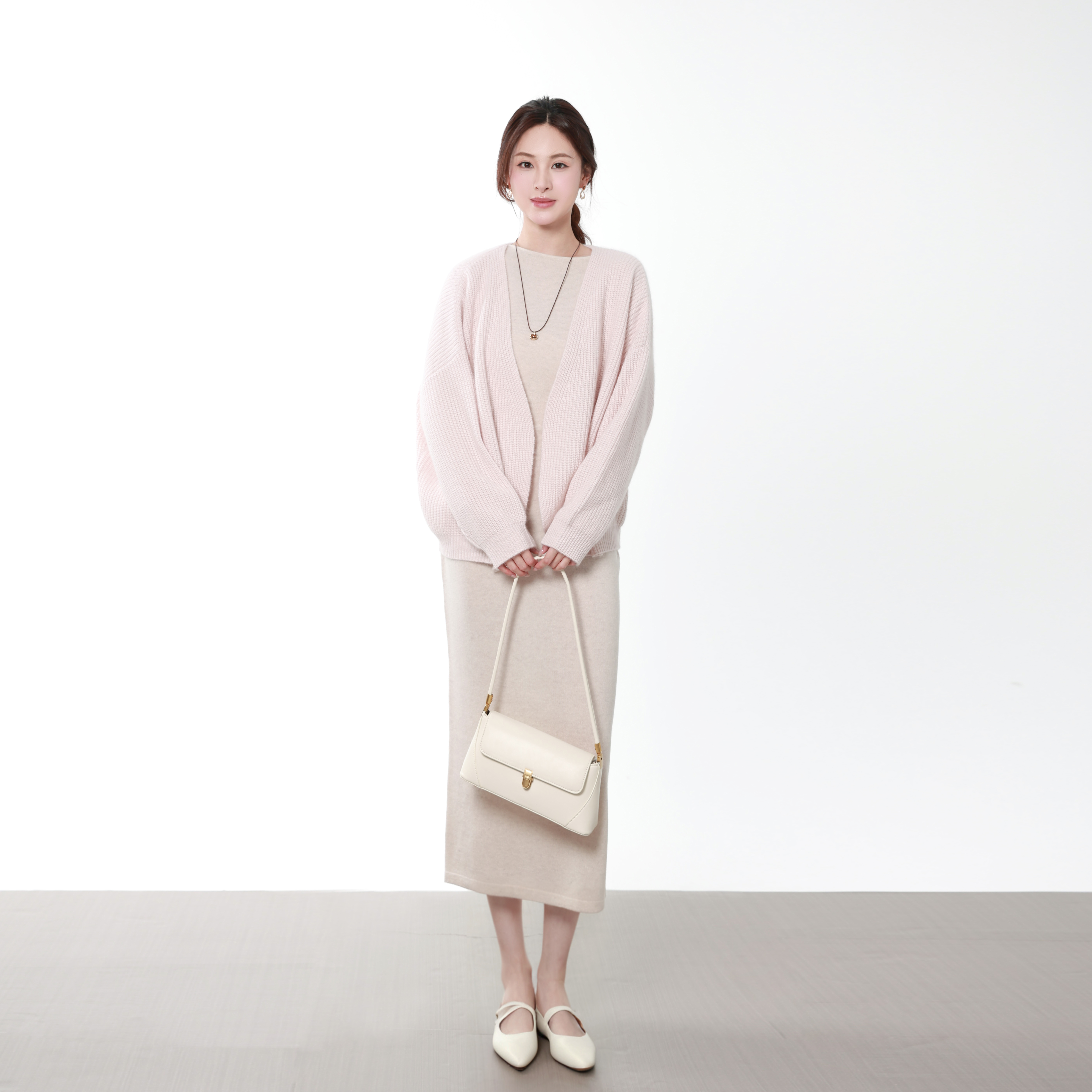 慵懒简约浣熊绒针织开衫