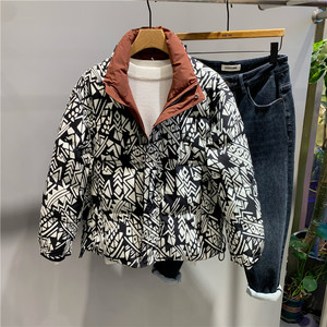 冬季加厚满印花立领撞色羽绒服男潮牌短款痞帅设计保暖白鸭绒外套