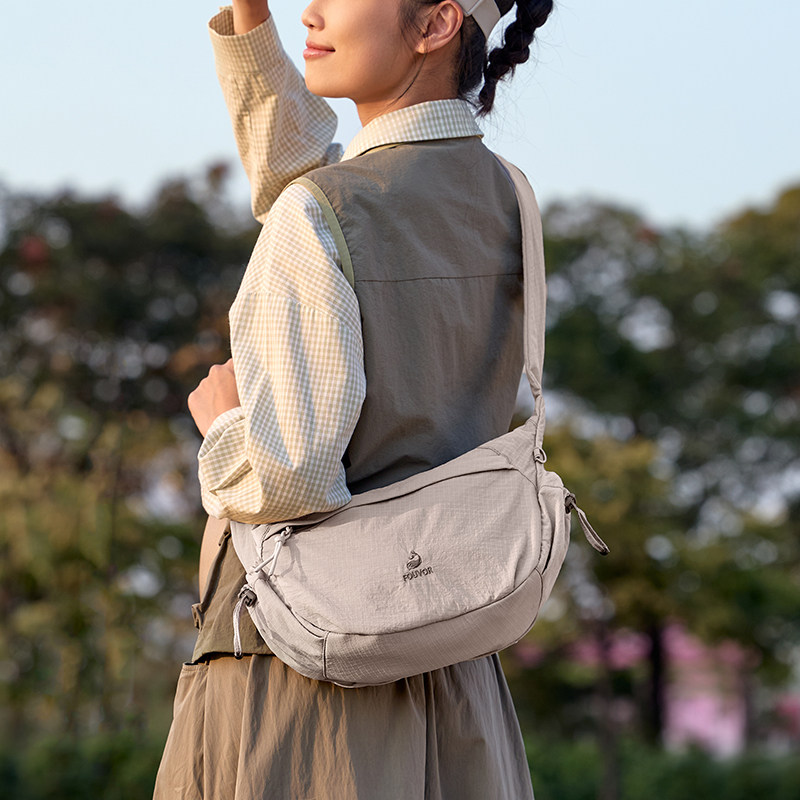 Fouvor火狐时尚饺子包女斜挎包大容量单肩包休闲通勤包轻便挎包