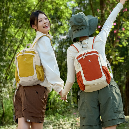 火狐户外轻便防泼水双肩背包女
