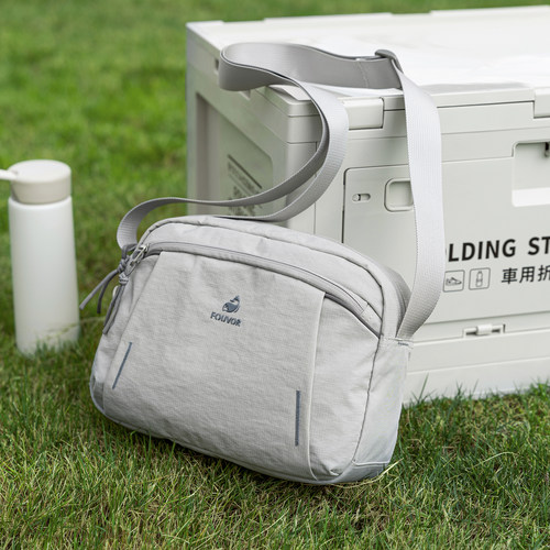 Fouvor轻便单肩斜挎小方包