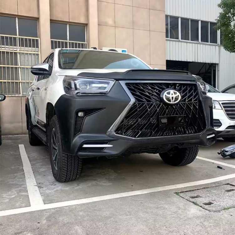 适用2021年海拉克斯revo皮卡改装雷克萨斯包围 lx前脸保险杠总成