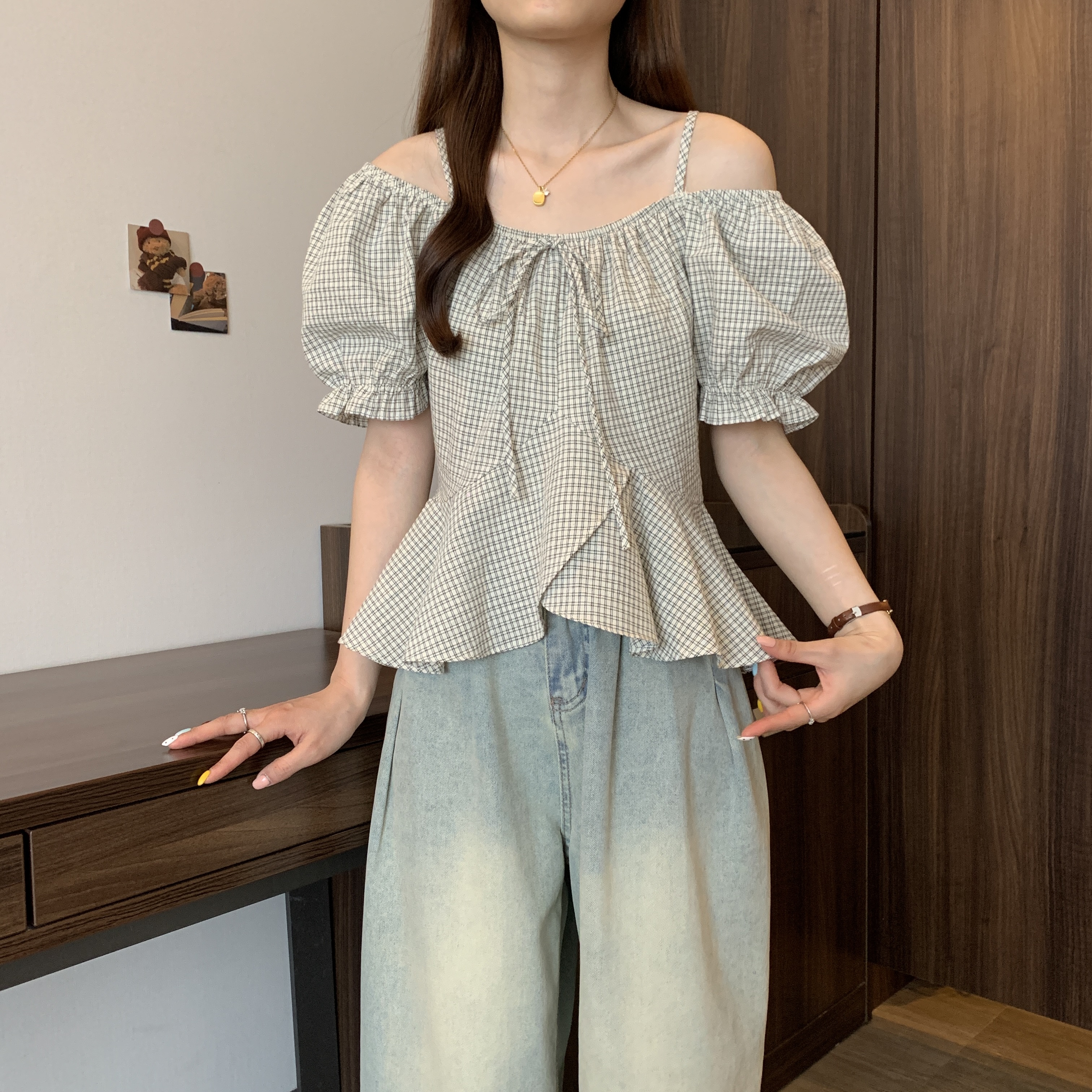 大码女装夏季韩版一字肩吊带露肩短袖上衣时尚百搭格子衬衫女百搭